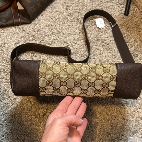 255. Gucci Signature Brown and Tan Messenger Bag - Picture 6 of 11